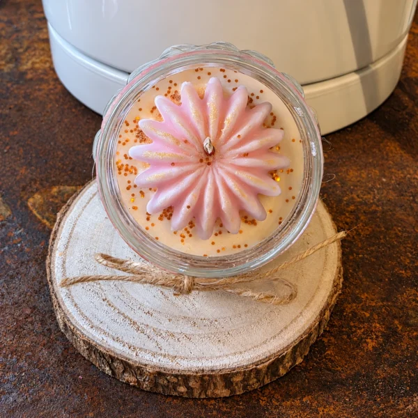 Bougie décorative Cactus Rosé avec décoration florale rose
