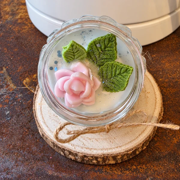 Bougie décorative Lotus avec fleur rose et feuilles vertes