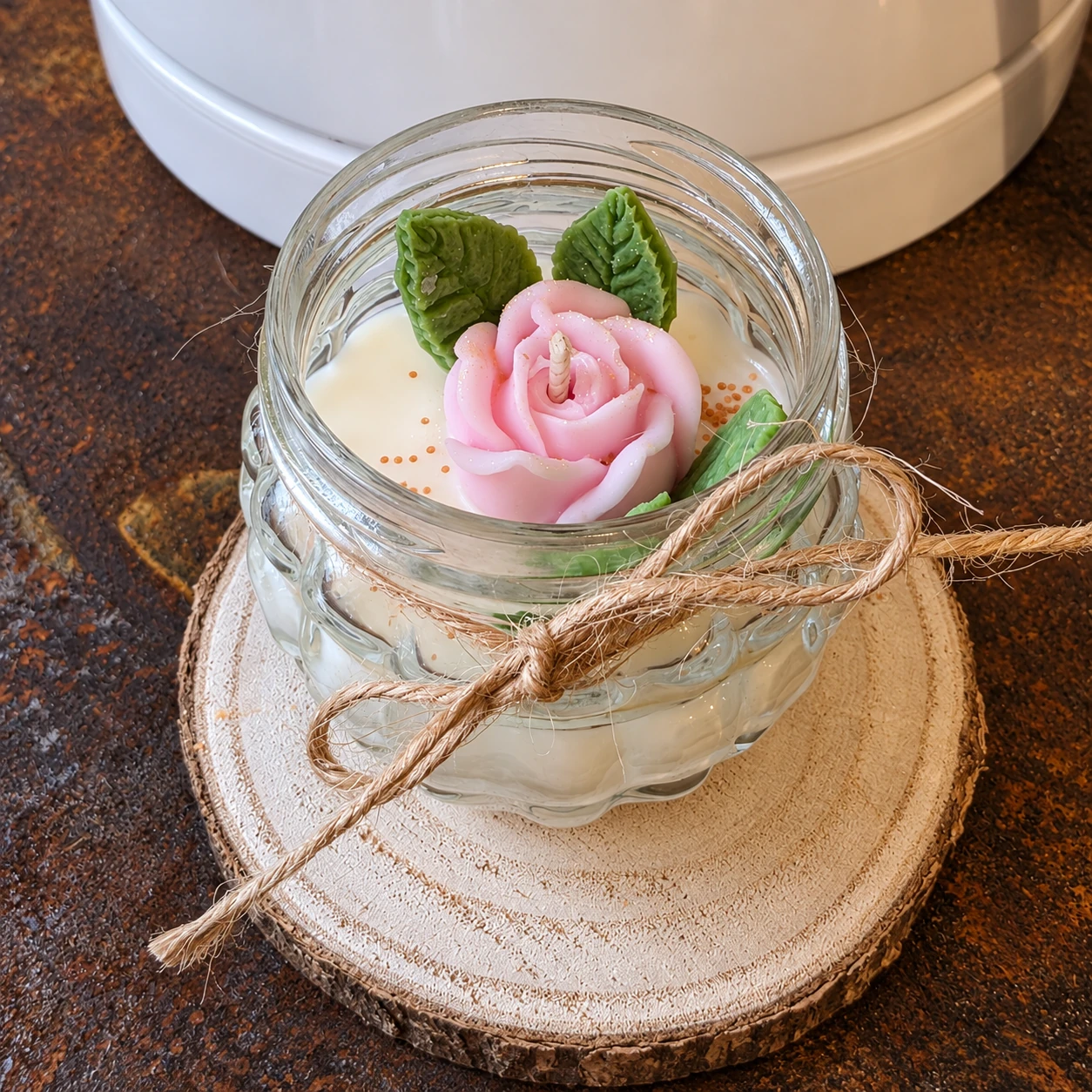 Bougie artisanale Rose en pot en verre avec fleur rose