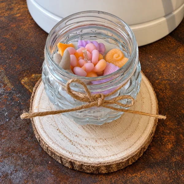 Bougie artisanale Sous l’Océan en pot en verre avec décorations marines
